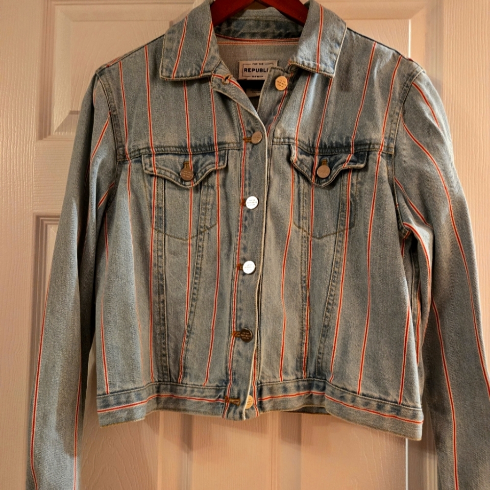 Woomen's jeans jacket, size L, color blue